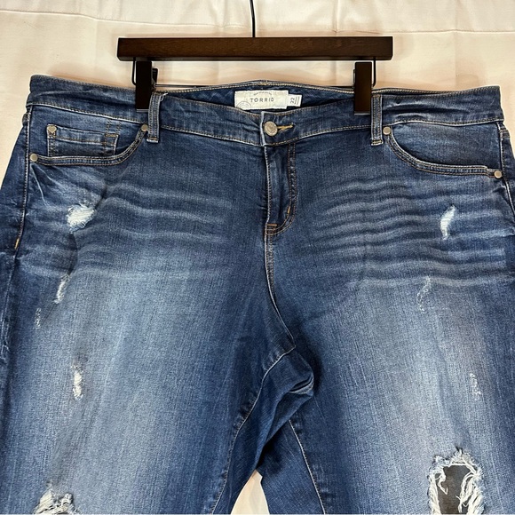 TORRID Women’s Size 22 Denim Jeans Boyfriend Style Fit Stretch Distressed - Picture 6 of 14